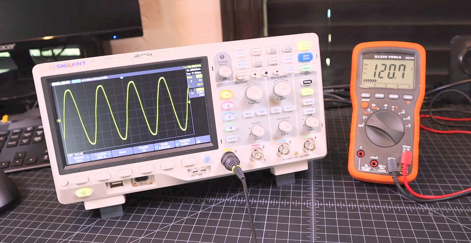 Oscilloscope_vs_Multimeter.jpg